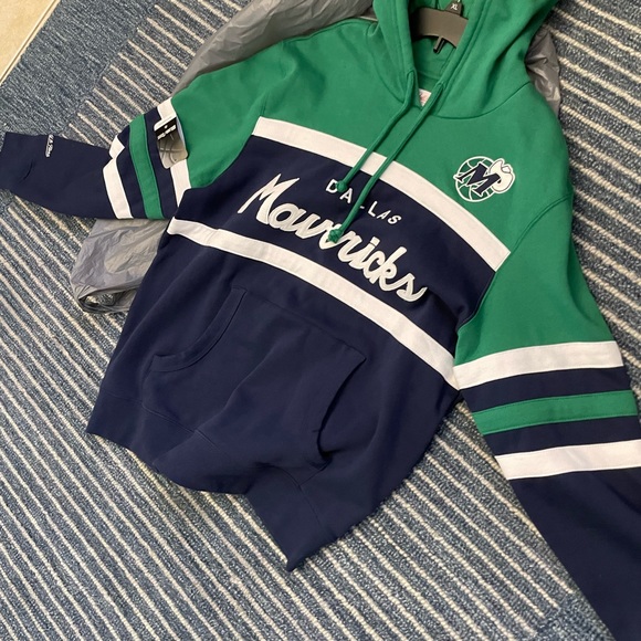 Mitchell & Ness Dallas Mavericks Hoodie - Picture 2 of 4